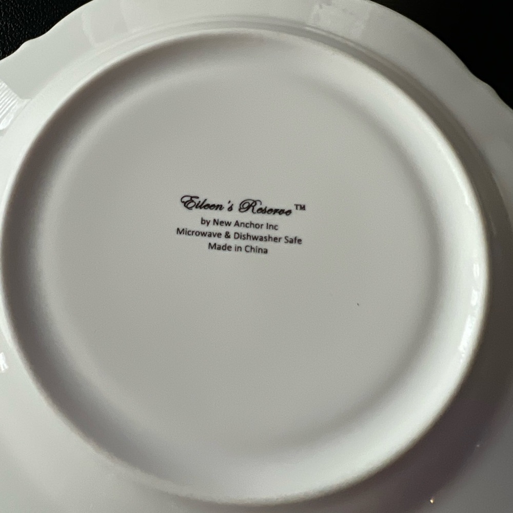 Eileen’s Reserve Floral Tea Set- pot, cream pourer, 2 cups and saucers - Picture 4 of 4